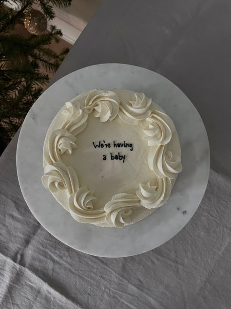 I’m Pregnant Surprise Cake, Im Pregnant Cake Announcement, Not Pregnant Cake, Maternity Cakes Ideas, Lauren Ireland Pregnant, Were Pregnant Cake, We’re Pregnant Cake, Soft Launch Pregnancy, Aesthetic Gender Reveal Cake