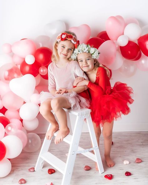 Photography Valentines Day Photo Ideas, Valentine's Day Photography, Valentine Mini Session Ideas Indoor, Valentine’s Day Mini Session, Outdoor Valentines Day Photoshoot, Valentine’s Day Pictures, Valentines Photoshoot Mini Sessions, Valentines Day Minis, Valentines Photoshoot Ideas