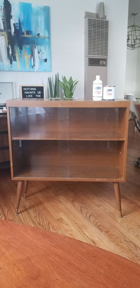 I came across this mid century display cabinet on Facebook market place. The sliding glass doors reminded me of my grandmother's furniture, so I went ahead and bought it eventhough it was made of cheap laminate.     American paint compan y provided me with the paint. I used the white one as my base color to make this cabinet as bright and modern as it can be.          So here I made a huge mistake...but I'm here to share it with you so you don't make it yourself. I was out of frogtape… Mid Century Modern China Cabinet Redo, Mid Century Modern Display Cabinet, Mcm Display Cabinet, Mid Century Display Cabinet, Mid Century Painted Furniture, Upcycled Display Cabinet, Faux Marble Countertop, White Display Cabinet, Make A Closet