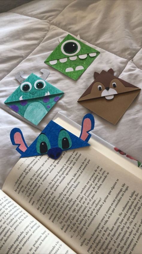 Organizator Grafic, Penanda Buku, Handmade Bookmarks Diy, Diy Crafts Bookmarks, Creative Bookmarks, Instruções Origami, Pinterest Diy Crafts, Aktivitas Montessori, Cute Bookmarks