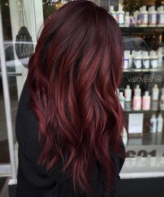 45 Shades of Burgundy Hair: Dark Burgundy, Maroon, Burgundy with Red, Purple and… Dark Red Hair With Brown, Burgundy Hair With Highlights, Dark Burgundy Hair, Red Brown Hair Color, Maroon Hair, Reddish Brown Hair, Hair Color Burgundy, Dark Red Hair, Red Brown Hair