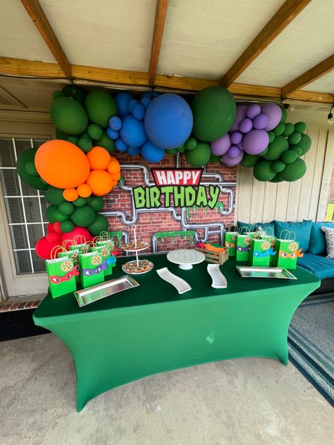 Ninja Turtles Birthday Party Backdrop, Tmnt 3rd Birthday, Ninja Turtles Balloon Garland, Ninja Turtles 3rd Birthday Party Ideas, Ninja Turtles First Birthday, Ninja Turtle Decorations Party, Tmnt Decoration Ideas, Ninja Turtle Party Snacks, Ninja Turtle Themed Birthday Party