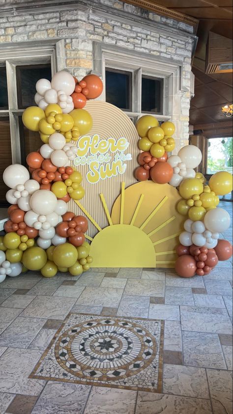 Here Comes The Son Balloon Garland, Baby Shower You Are My Sonshine, Sun Theme Centerpieces, Sun Backdrop Party Ideas, Here Comes The Sun Party Theme, Here Comes The Sun Centerpiece Ideas, A Little Sunshine Is On The Way, Sun Photo Backdrop, Yellow Theme Baby Shower Ideas