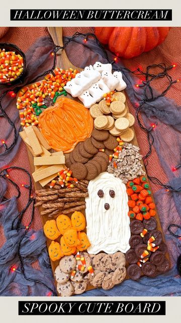 Tara Panasiuk on Instagram: "Halloween themed buttercream board 🧡🎃🖤 Comment “BOARD” to be sent some great options to use for this 🤗  If you haven’t tried a buttercream board yet… they are so fun and delicious for entertaining! 👻 I made a ghost and a pumpkin with the buttercream and then set out various items for dipping 😍  Enjoy!!  #entertainingathome #partyideas #halloween #halloweenideas #halloweenparty" Fall Buttercream Board, Dessert Board Halloween, Halloween Icing Board, Halloween Cookie Charcuterie Board, Halloween Food Plater, Halloween Frosting Board, Halloween Movie Night Food Ideas, Fun Halloween Cookies, Halloween Desert Boards