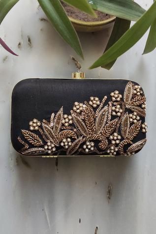 Cool Purses, Hand Bags For Women, Plastic Canvas Stitches, Embroidered Leaves, Purses For Women, Beautiful Cross, Luxury Sale, Box Clutch, Cross Body Purse