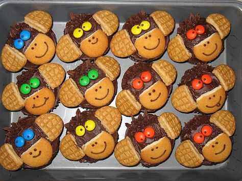 would be easy Monkey Cupcakes, Monkey Baby Shower, Monkey Birthday, Wilton Cake Decorating, Kid Desserts, Jungle Baby, School Food, Fun Treats, Fun Kids Food