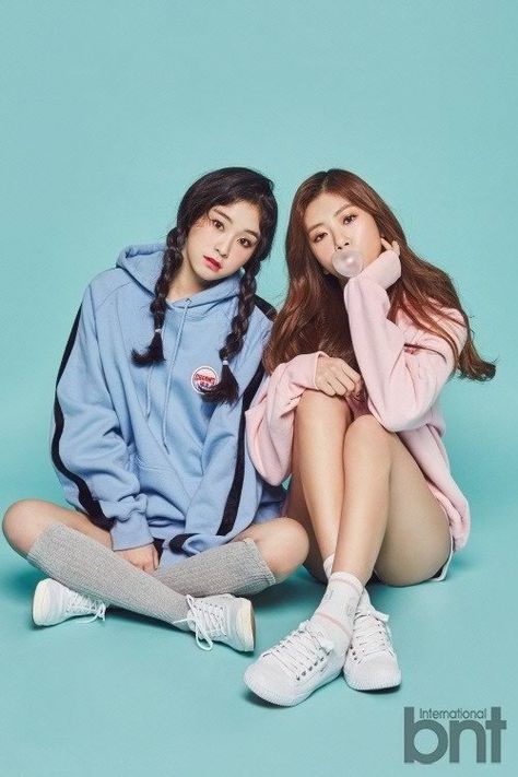 Gahyeon and JiU Rocker Look, Couple Poses Reference, 사진 촬영 포즈, Bff Photoshoot Poses, Human Poses Reference, Figure Poses, Human Poses, Friend Poses, Two Girls