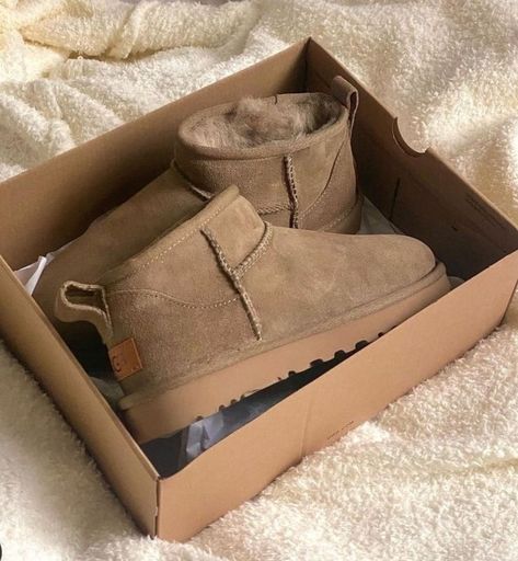 Ugg Ultra Mini Boots, Ultra Mini Ugg, Ugg Ultra Mini, Baby Uggs, Mode Instagram, Ugg Mini, Shoe Inspo, Aesthetic Shoes, Swag Shoes