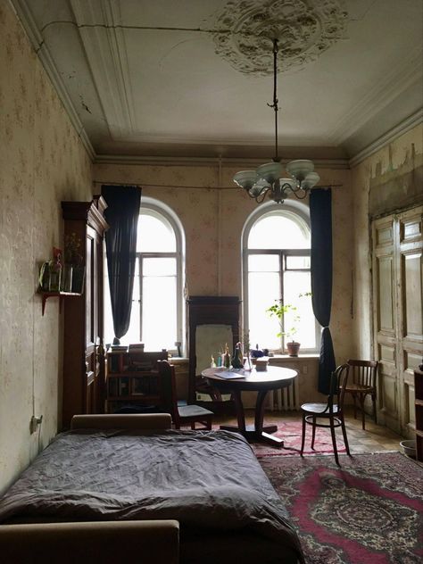 1900s Room Aesthetic, Victorian Front Room, 1920s Apartment, Old Apartments, Room Of One's Own, Pretty Room, Dream Apartment, House Room, Dream Rooms