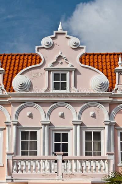 Colonial Dutch architecture in the buildings of Aruba, Caribbean. Aruba Architecture, Aruba Oranjestad, Caribbean Houses, West Indies Architecture, Dollhouse Cottage, Caribbean Architecture, Panama Canal Cruise, Dutch Architecture, Cape Dutch