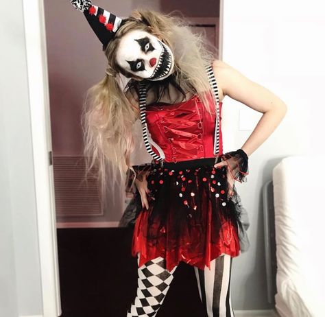 Holloween Halloween Costumes Women Scary, Scary Clown Costume, Clown Costume Women, Halloweenský Makeup, Uhyggelig Halloween, Creepy Halloween Costumes, Clown Halloween Costumes, Clown Halloween, Creepy Halloween Makeup