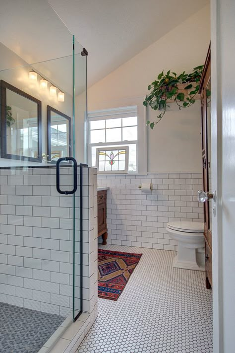 Strange Bathroom Layout, Craftsman House Bathroom Ideas, Craftsman Bathroom Decor, Arts And Crafts Bathroom Craftsman Style, Craftsman Style Bathrooms Master Suite, Craftsman Bathroom Remodel Ideas, Modern Craftsman Bathroom Ideas, 1900 Bathroom Remodel, Craftsman Bathroom Floor Tile