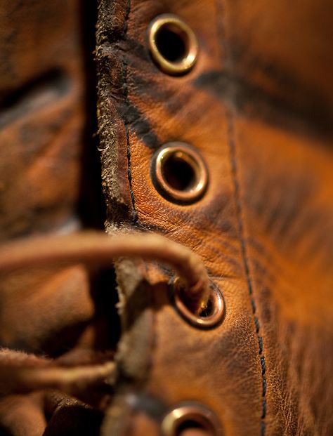 Macro Fotografie, Foto Macro, Dragon Age Inquisition, Close Up Photography, Brown Aesthetic, Abstract Photography, Brown Leather Boots, Macro Photography, Chocolate Brown