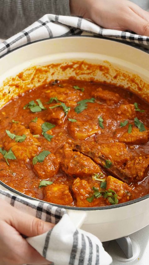 Chicken Madras | Khinskitchen Easy Chicken Curry Recipes Madras Recipes, Chicken Breast Curry, Chicken Curry Recipes, Chicken Madras, Indian Chicken Curry Recipe, Chicken Curry Recipe Easy, Indian Chicken Recipes, Chicken Curry Recipe, Curry Recipes Indian