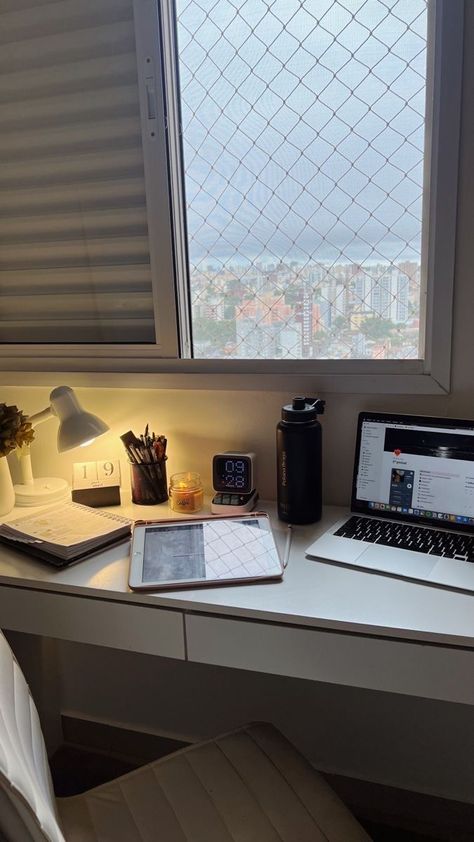 Tumblr Bedroom, Girl Apartment, Girl Routine, Study Space, Dream Apartment, Study Hard, Study Inspiration, Dream Rooms, Home Room Design