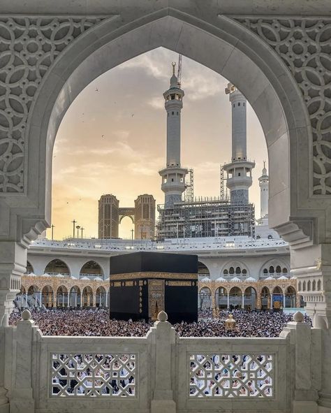 Makkah Aesthetic, La Mecca, Mecca Madinah, Mekka Islam, Mecca Kaaba, Islamic Wallpaper Iphone, Masjid Al Haram, Hilarious Pictures, Not Funny