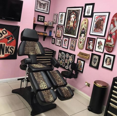 Studio Workstation, Tattoo Shop Interior, Dr Tattoo, Tattoo Shop Decor, Tattoo Studio Interior, Tattoo Station, Tattoo Salon, Salon Suites Decor, Pink Tattoo