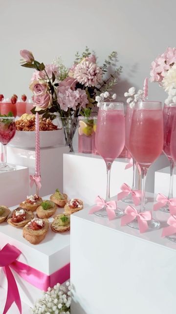 Pink Sweets Table, Bridal Shower Picture Ideas, Pink Brunch Party, Lingere Party, Pink Party Food, Pink Buffet, Bridal Shower Buffet, 19 Bday, Pink Party Foods