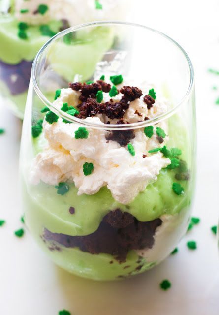 Mar 16, 2019 - Whether you're throwing an epic St. Patricks Day party and need gluten free party snacks, are craving the best paleo dessert or need some tasty vegan snacks for kids, this gluten free recipe round up is for you! From green vegan smoothies to matcha brownies, these 27 gluten free snacks and sweets will ensure a colorful… St Pattys Desserts, Trifle Desserts Christmas, Gluten Free Party Snacks, Christmas Gluten Free, Gluten Free Snacks Recipes, Gluten Free Party, Brownie Trifle, Mint Brownies, St Patricks Day Food