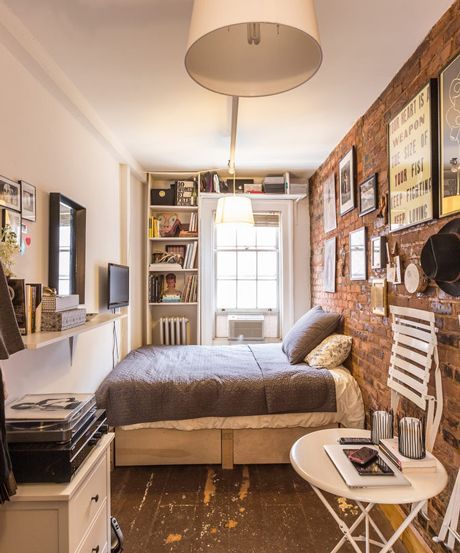 this is how to make a small space work for you, via @Refinery29 Appartement New York, Micro Apartment, Deco Studio, Boho Cottage, Bilik Tidur, Brick Walls, Tiny Spaces, New York Apartment, Tiny Apartment