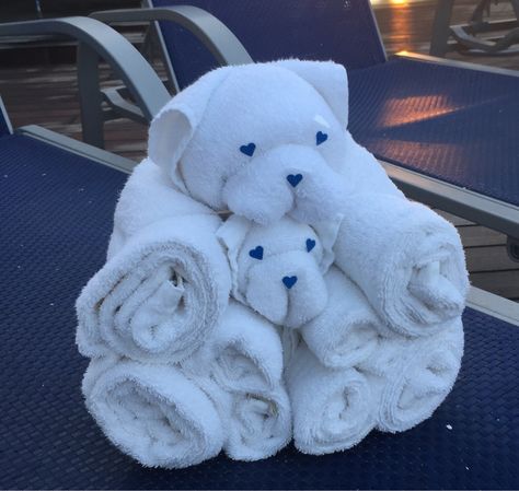 Picture of Towel bear - Carnival Paradise Animal Towels, Carnival Paradise, Cruise Magnets, Washcloth Animals, Towel Origami, Washcloth Crafts, Fancy Towels, Paper Towel Crafts, Towel Cakes