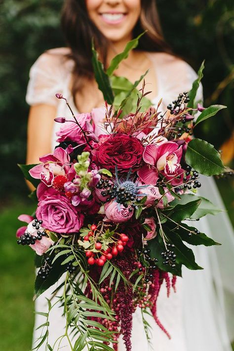 Red Bouquet Wedding, Purple Wedding Bouquets, Bouquet Bride, Red Wedding Flowers, Wedding Bouquets Pink, Rose Wedding Bouquet, Purple Wedding Flowers, Rustic Wedding Flowers, Pink Wedding Flowers