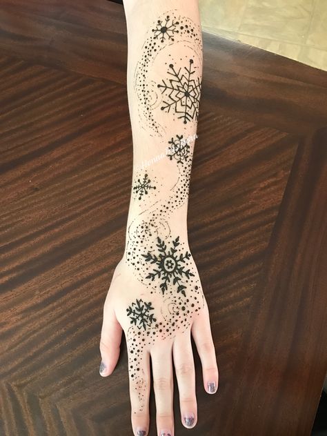 Snowflake henna Celtic Snowflake Tattoo, Snowflakes Tattoo Design, Black Snowflake Tattoo, Snow Storm Tattoo, Snowflake Sleeve Tattoo, Snowflake Tattoo Sleeve, Winter Tattoos For Women, Winter Tattoo Ideas Snow, Snowflake Hand Tattoo