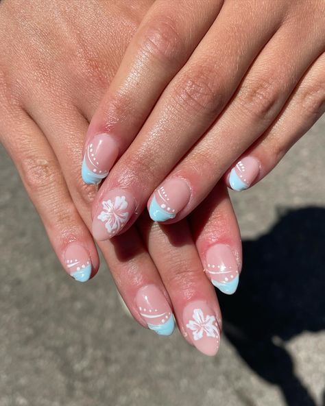 nails of the day ✨💅🌸 Beach’s Nails, Cute Beach Nail Ideas, Cruise Nail Ideas Bahamas, Holiday Gel Nails Short, Nails Short Summer, Feminine Nails, Grad Nails, Nail Lengths, Nail Summer