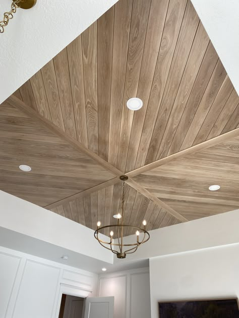 Wood Tile Ceiling Bathroom, Wood Paneled Ceiling Bedroom, Farmhouse Accent Ceiling, Wood Trey Ceiling Ideas Bedroom, Creative Ceiling Ideas Bedroom, Wood On Vaulted Ceiling, Wood Ceilings Dining Room, Trace Ceiling Bedroom, Herringbone Ceiling Ideas