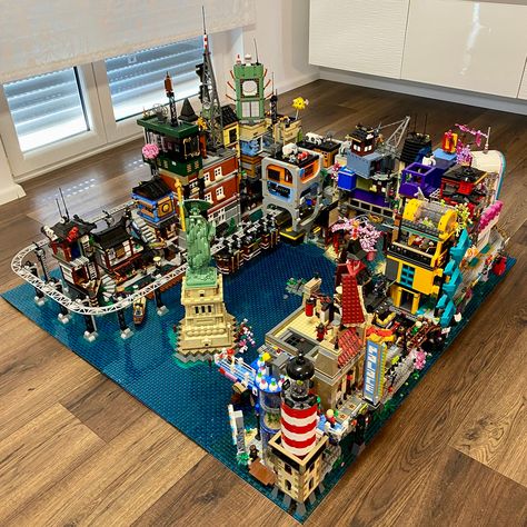 Lego Futuristic City, Lego Cyberpunk City, Asian Buildings, Lego Ninjago City Moc, Ninjago Lego Sets, Lego Cyberpunk, Lego City Space, Lego Ninjago Crystalized Sets, Lego Ninjago City