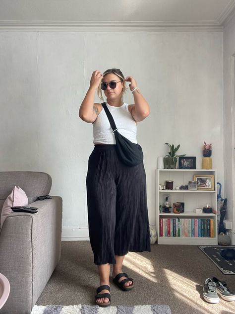 Cute Summer Midsize Outfits, Mid Size Hot Weather Outfits, Pulse Size Summer Outfits, Plus Size Chinos Outfit, Summer Zoo Outfit Casual, 90s Summer Outfits Midsize, Spring Midsize Outfits 2024, Classy Plus Size Outfits Summer, Hot Weather Summer Outfits