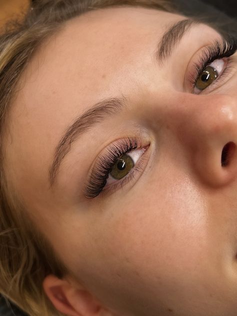 Lady with beautiful natural lash extensions. Short Eyelash Extensions, Lashing Techniques, Eye Lashes Extensions, Lash Ideas, Lash Maps, Natural Fake Eyelashes, Lash Lifts, Short Eyelashes, Lashes Fake Eyelashes