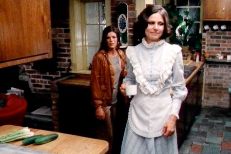 The Stepford Wives: Inside the making of the 1975 feminist horror classic | EW.com Stepford Wives 1975, Paula Prentiss, The Stepford Wives, Katherine Ross, Stepford Wives, American Advertising, Vintage Goddess, Picture Quiz, Katharine Ross