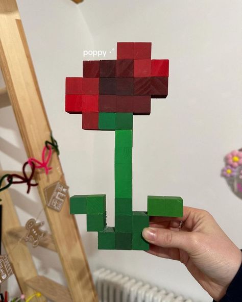 poppy from Minecraft 🌱 Minecraft Poppy Flower, Minecraft Flower Wood Blocks, Minecraft Flowers Pattern, Minecraft Flowers Pixel Art, Minecraft Irl, Minecraft Flowers, Diy Minecraft Decorations, Minecraft Room Decor, Deaf Art