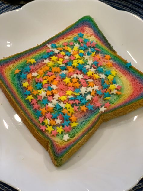 Rainbow fairy bread slice with star sprinkles Anime Bread, Rainbow Anime, Rainbow Bread, Appetizing Food, Rainbow Fairy, Pretty Desserts, Fairy Bread, Rainbow Fairies, Pretty Dessert