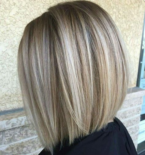 Behind the chair Blonde Balayage Bob, Medium Blonde Hair, Kadeřnické Trendy, Bronde Hair, Stacked Bob Haircut, Fresh Hair, Balayage Brunette, Bob Hair, 짧은 머리