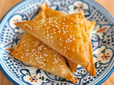 Cheese Bourekas with Filo Dough. You can freeze it in advance or make fresh ones easy. Filo Dough, Rosh Hashanah Recipes, Moroccan Dishes, Phyllo Dough, Kosher Recipes, Jewish Recipes, Food Articles, Rosh Hashanah, Middle Eastern Recipes