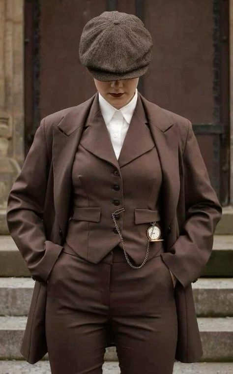 40s Mode, Woman In Suit, Dark Academy, Dark Academia Fashion, Academia Fashion, Old Fashion Dresses, Woman Suit Fashion, Fashion Pieces, Mode Inspo