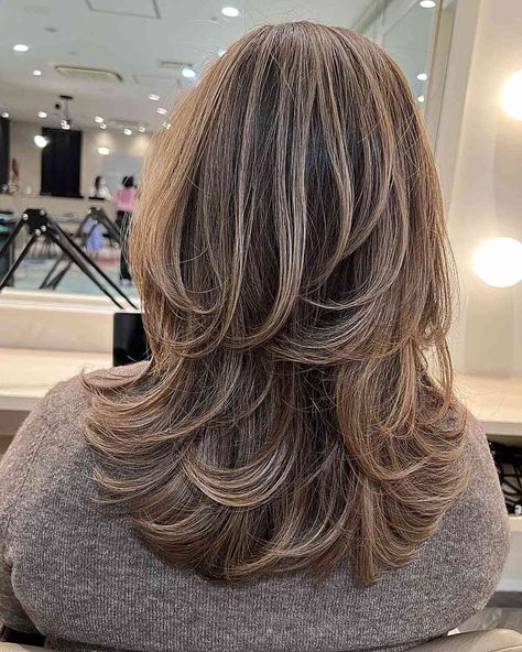 Blonde Hair Cuts Medium, The Butterfly Haircut, Straight Brunette Hair, Butterfly Haircut, Thick Wavy Hair, Layered Haircuts For Medium Hair, Medium Layered Haircuts, Hair Stylies, Haircuts For Medium Hair