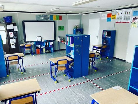 Clean Classroom, Desk Arrangements, Classroom Desk, Sped Classroom, Classroom Idea, Self Contained Classroom, Classroom Layout, Elementary School Classroom, Classroom Routines