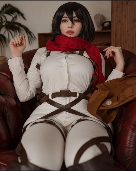 Mikasa Ackerman Cosplay, Mikasa Cosplay, Alina Becker, Plus Size Posing, Snk Cosplay, Kushina Uzumaki, Seductive Clothes, Cosplay Characters, Hottie Women