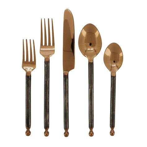 This stylish and minimal Stainless Steel Flatware Set adds a unique look and feel to your table décor. The unique style is simple enough to be used with vintage and antique decor, but also fits perfectly with modern and contemporary styles. A versatile flatware set for all occasions and will help transform your tabletop and create memorable experiences for guests and family alike! Unique Flatware, Stainless Steel Flatware, Antique Decor, Steel Design, Flatware Set, Stainless Steel Material, Style Moderne, Flatware, Pink Black