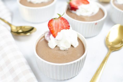 Instant Pot Chocolate Mousse - Mama's On A Budget Ramekin Desserts, Best Chocolate Mousse Recipe, Instant Pot Dessert Recipes, Instant Pot Desserts, Instant Pot Dessert, Rich Chocolate Dessert, Chocolate Mousse Desserts, Crockpot Express, Low Sugar Jam