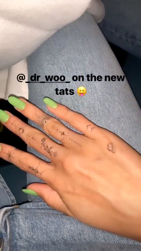 Hailey Baldwin Shows Off New Tiny Tattoos Ahead of September Wedding Ceremony Tiny Finger Tattoos, Small Finger Tattoos, Finger Tattoo For Women, Hand And Finger Tattoos, Finger Tattoo Designs, Small Girl Tattoos, Geniale Tattoos, Initial Tattoo, Hand Tattoos For Women