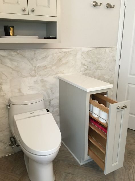 Privacy wall with storage. Cabinets painted with SW Repose Grey by Shiloh Cabinets. Toto toilet. Walls SW Eider White. Shiloh Cabinets, Repose Grey, Eider White, Dekorere Bad, Laundry Room Storage Shelves, Toto Toilet, Privacy Wall, Cabinets Painted, Pony Wall