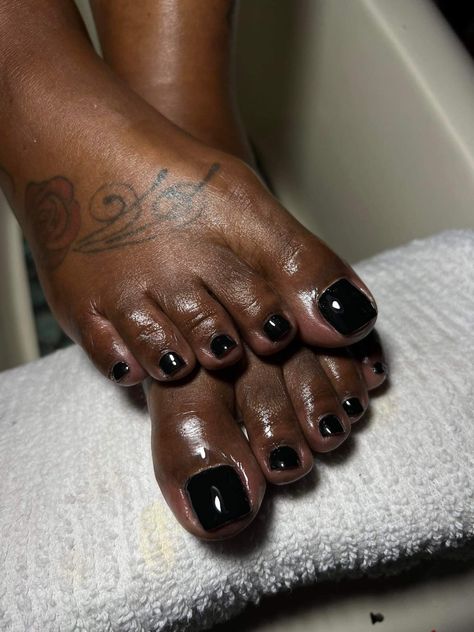 Pedicure For Black Women, Feet Black Nail Polish, Black Nail Polish Pedicure, Black Nails Feet Toenails, Black Feet Nails Pedicures, Black Gel Pedicure, Black Feet Pedicure, Black Toes Black Women, Black Gel Toes