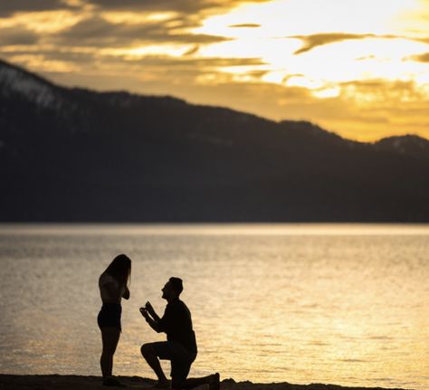 Down On One Knee Proposals, One Knee Proposal, Beach Proposal Aesthetic, Marriage Proposal Aesthetic, Proposal Sunset, Proposal Pics, Proposal Aesthetic, Sunset Proposal, Cute Proposal Ideas