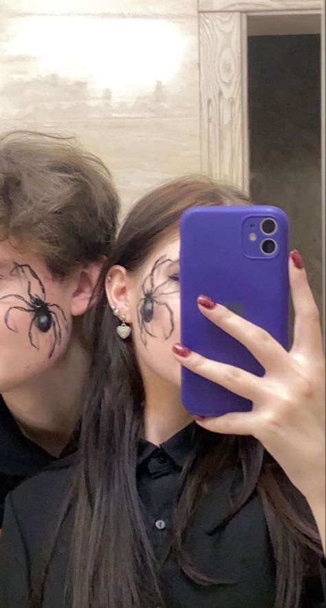 halloween makeup couple boyfriend maleup ideas Couple Halloween Face Paint, Couples Face Paint, Makeup Halloween Pareja, Halloween Makeup For Couples, Couples Halloween Makeup, Halloween Makeup Couples, Couples Makeup, Couple Boyfriend, Couple Ideas