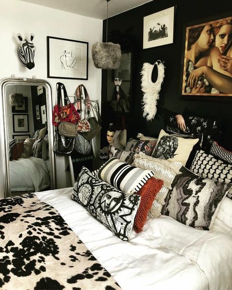 Simply Living Room Decor, Dark Eclectic Bedroom, Lovely Morning, Eclectic Bedroom, Have A Laugh, Room Inspiration Bedroom, Room Ideas Bedroom, White Bedroom, Animal Prints