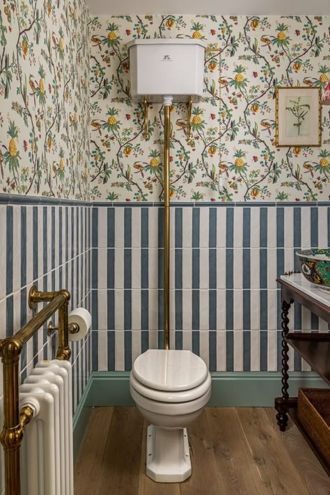 Don’t Be Scared! This New Tile Trend Is Both Classic And Surprisingly Fresh - Emily Henderson Modern Vintage Bathroom, Bathroom Tile Inspiration, Striped Tile, Tile Layout, Classic Tile, Downstairs Toilet, Tile Trends, Black And White Tiles, Emily Henderson